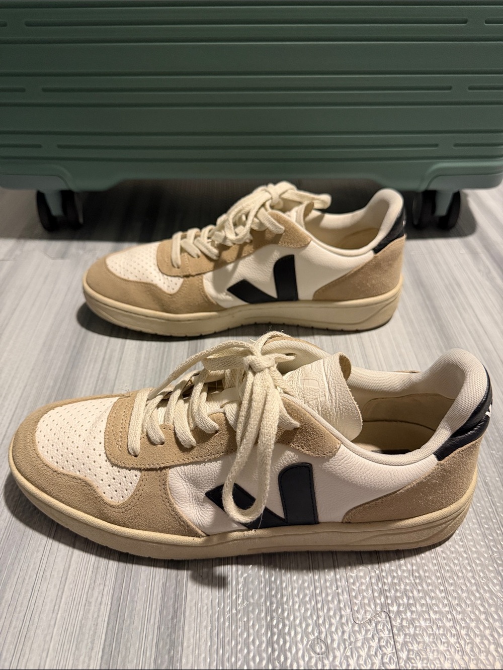 VEJA Men's V-10 Sneakers in Sahara Extra White Black Size 10 - Picture 3 of 9